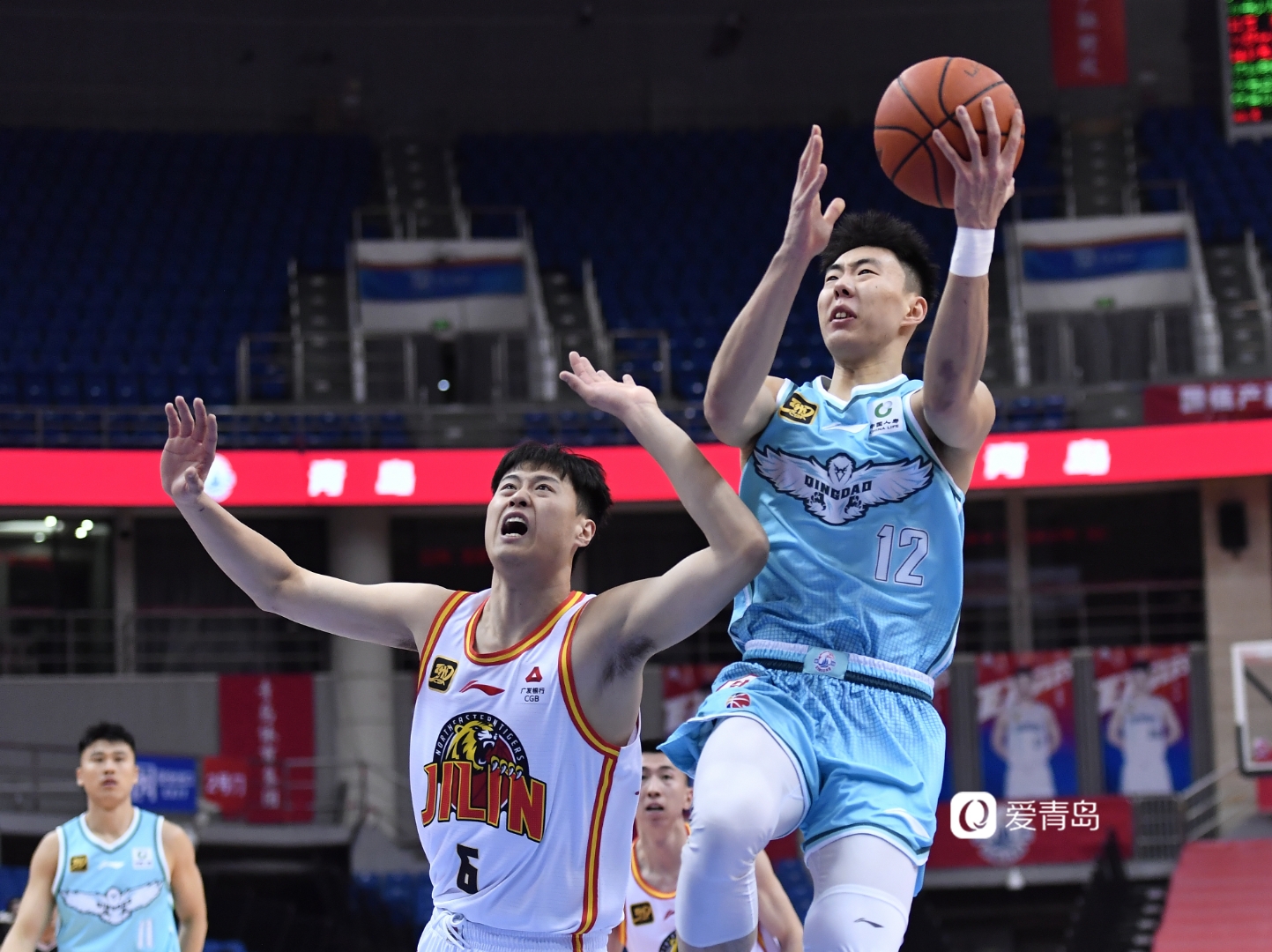 半岛体育官网-CBA季后赛集结日再迎强敌；亚特兰大刷新队史纪录；主帅态度——悬念犹存；赛程密集仍需轮换