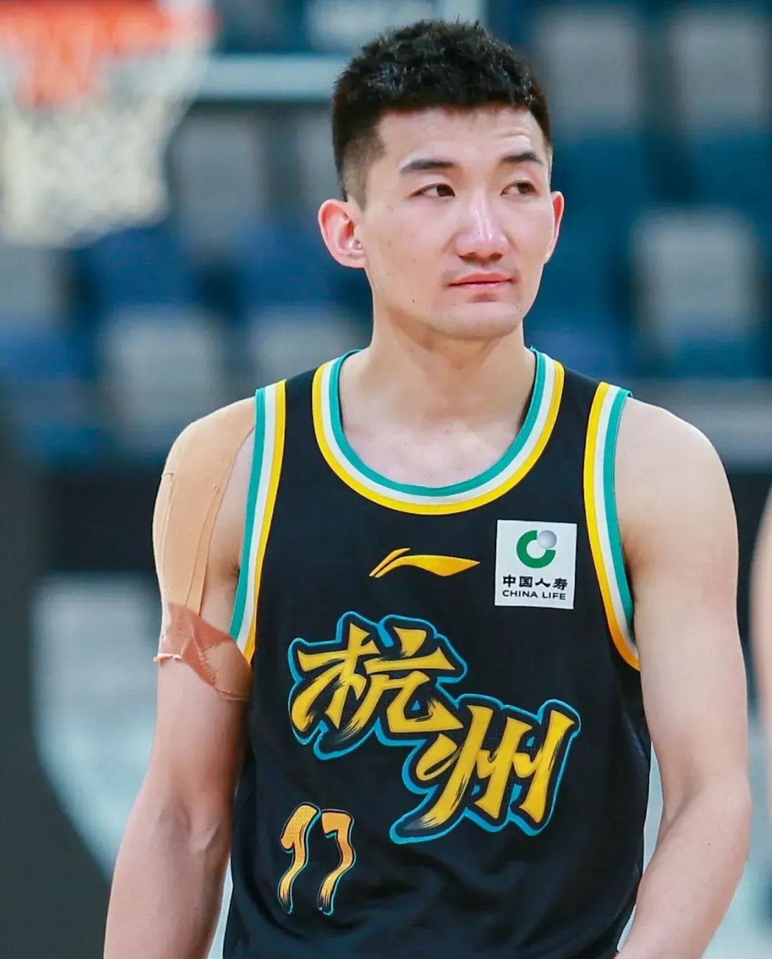 半岛体育官网-英超转会期走向成谜，广厦男篮回应争议，管理层满意，纪律约束更严格