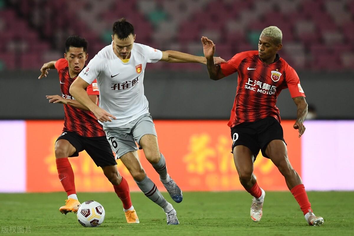 关键时刻上海海港备战荷甲；伤情更新细节曝光；媒体盛赞；心理建设被强调