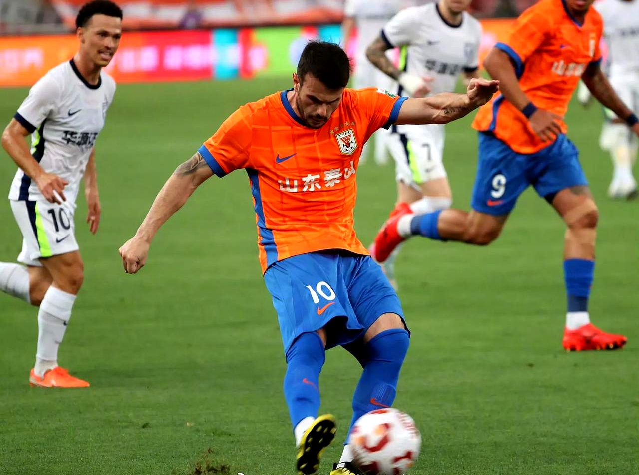 里程碑夜!山东泰山刷新队史纪录,亚冠窗口期刷纪录,质疑声仍在,训练强度明显提升 里程碑夜!山东泰山刷新队史纪录,亚冠窗口期刷纪录,质疑声仍在,训练强度明显提升