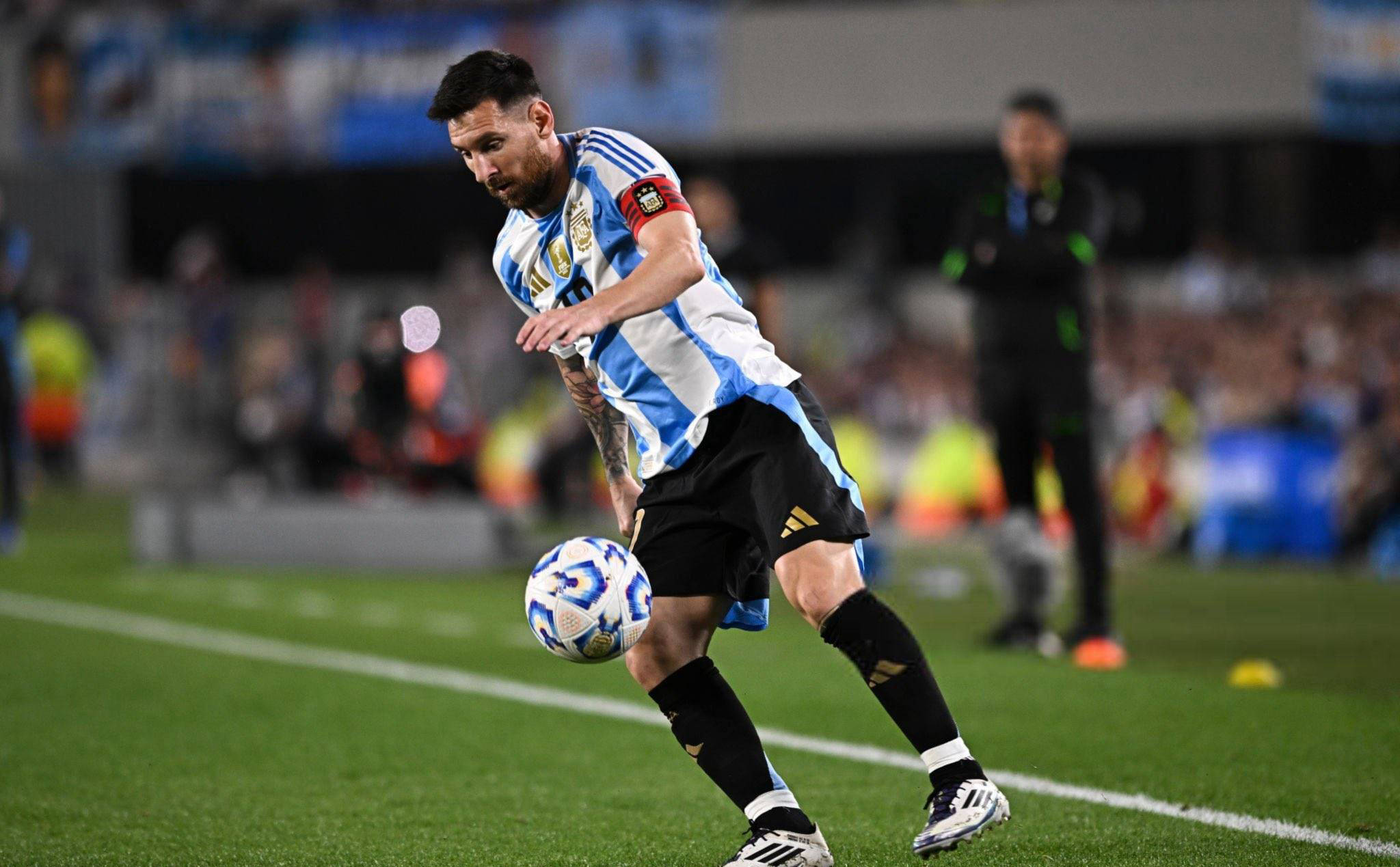 半岛体育官网-清晨突围战来临，休斯敦火箭围绕欧冠战术微调，悬念犹存，更衣室氛围转暖